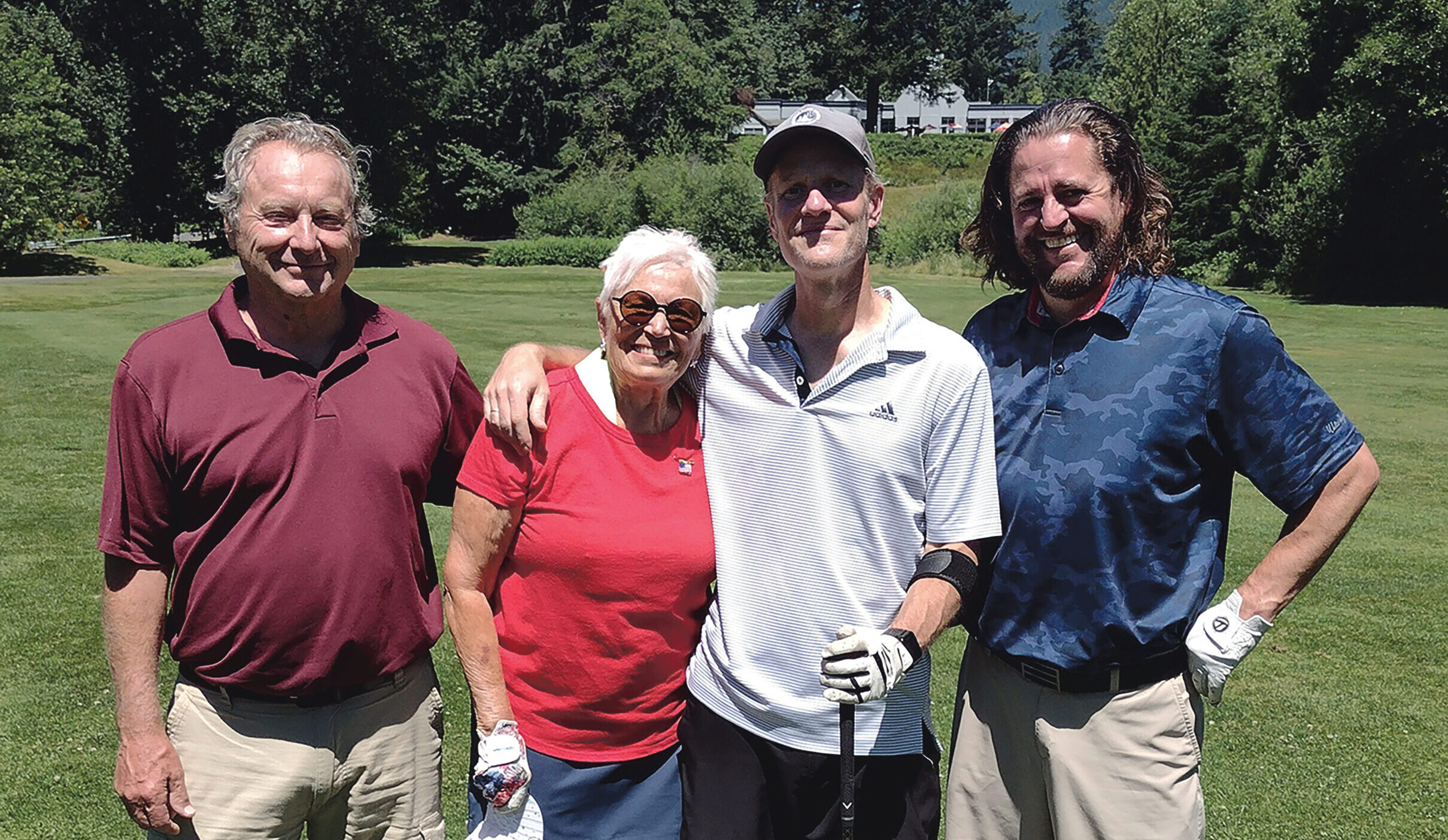 golfers gather to pose on the green