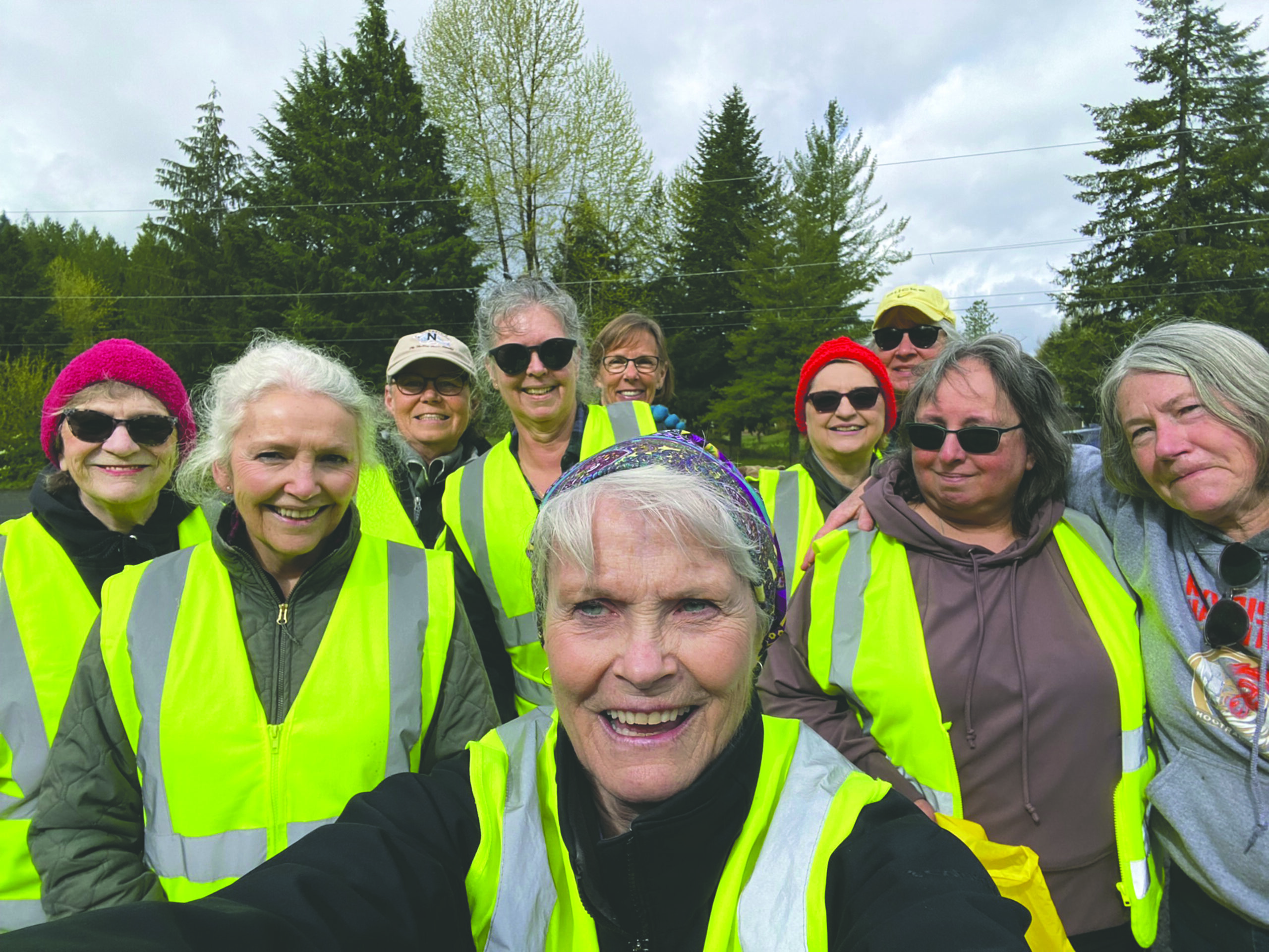 The hoodland woman's club pose for a group selfie